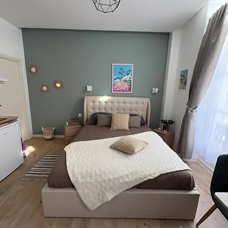 Adorable Center Cannes