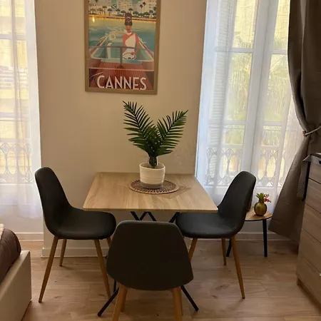 Adorable Center Apartment *