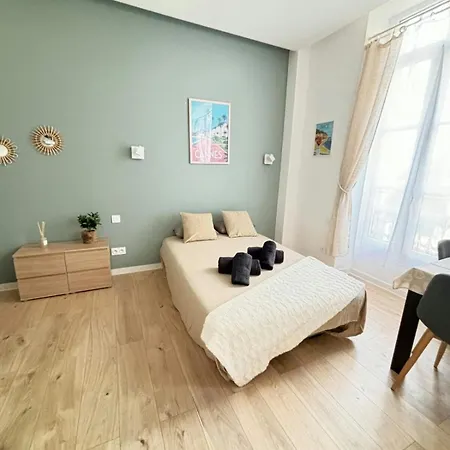 Adorable Center Apartment *